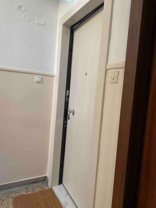 Lux , 3 Full Extra , Center * Thessaloniki