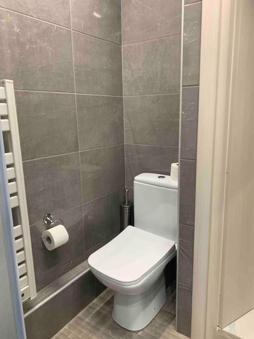 Lux , 3 Full Extra , Center Apartment *